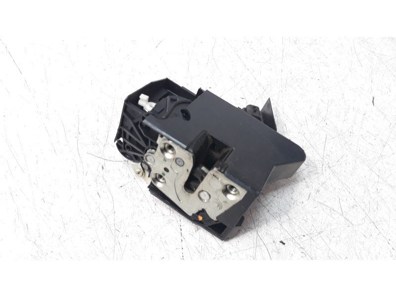 Recambio de cerradura puerta delantera derecha para dacia sandero basis referencia OEM IAM 825026816R  