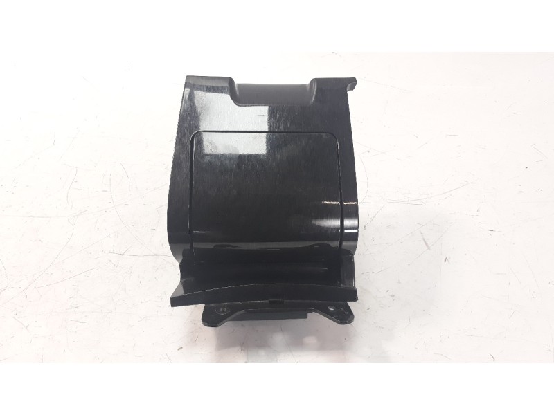 Recambio de moldura para ssangyong rexton w 2.0 td cat referencia OEM IAM 7798808B21  