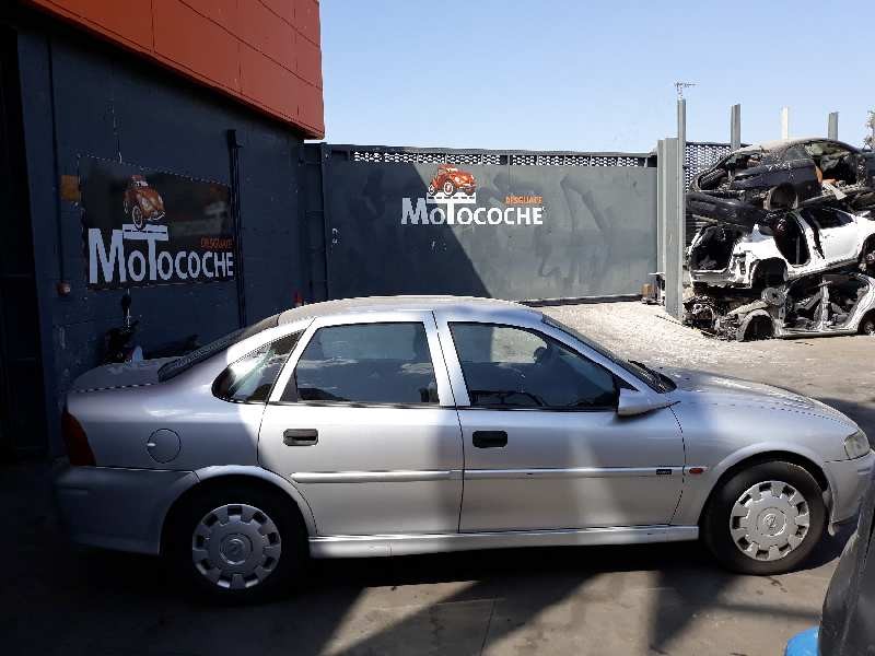 opel vectra b berlina del año 2000