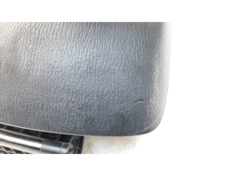 Recambio de apoyabrazos central para mazda 3 lim. () 2.2 turbodiesel cat referencia OEM IAM BHN164420D02  