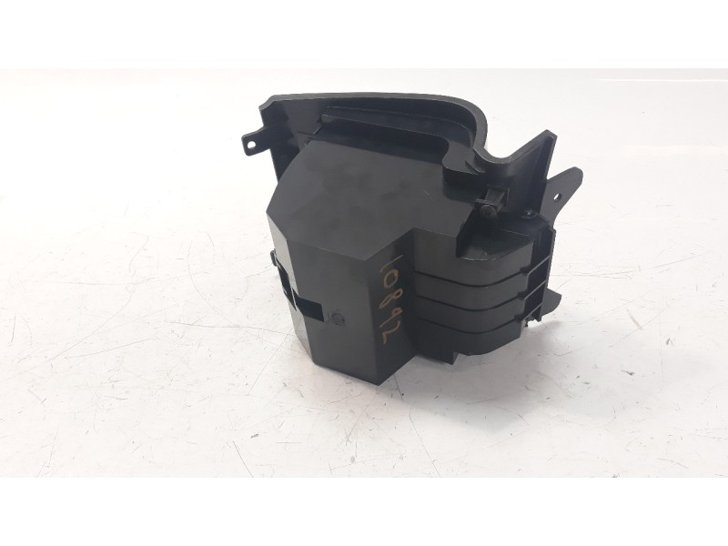 Recambio de moldura para ssangyong rexton w 2.0 td cat referencia OEM IAM 7798808B21  