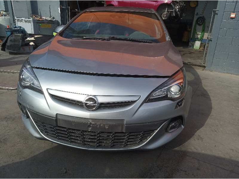 opel astra j gtc del año 2013