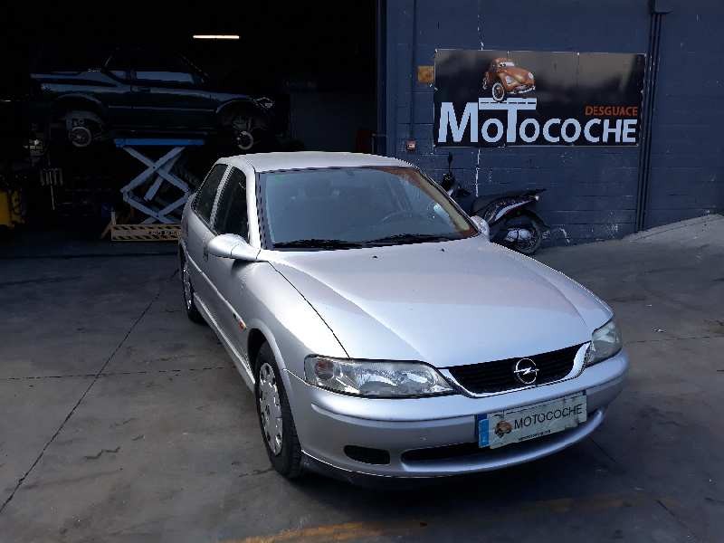 opel vectra b berlina del año 2000