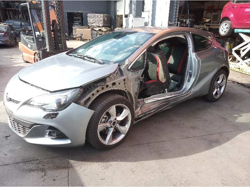 opel astra j gtc del año 2013