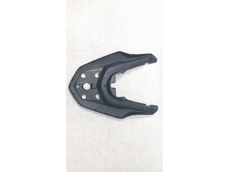 Recambio de moldura para honda pcx 125 referencia OEM IAM 84151K1ZJ100  