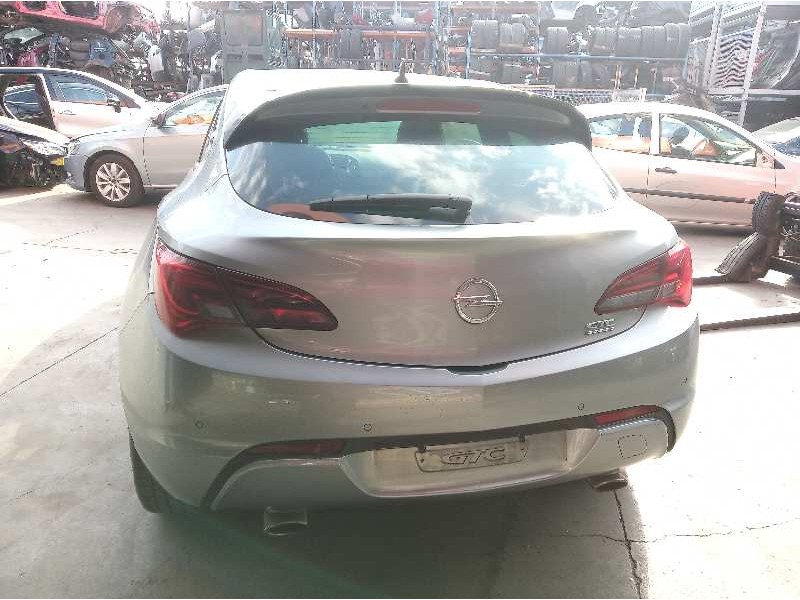 opel astra j gtc del año 2013