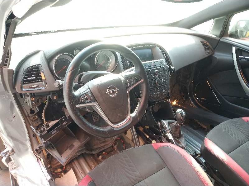 opel astra j gtc del año 2013