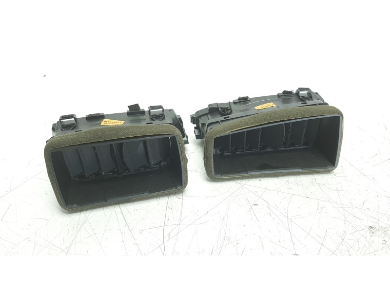 Recambio de rejilla aireadora para hyundai i20 1.2 16v cat referencia OEM IAM 84740C8050  