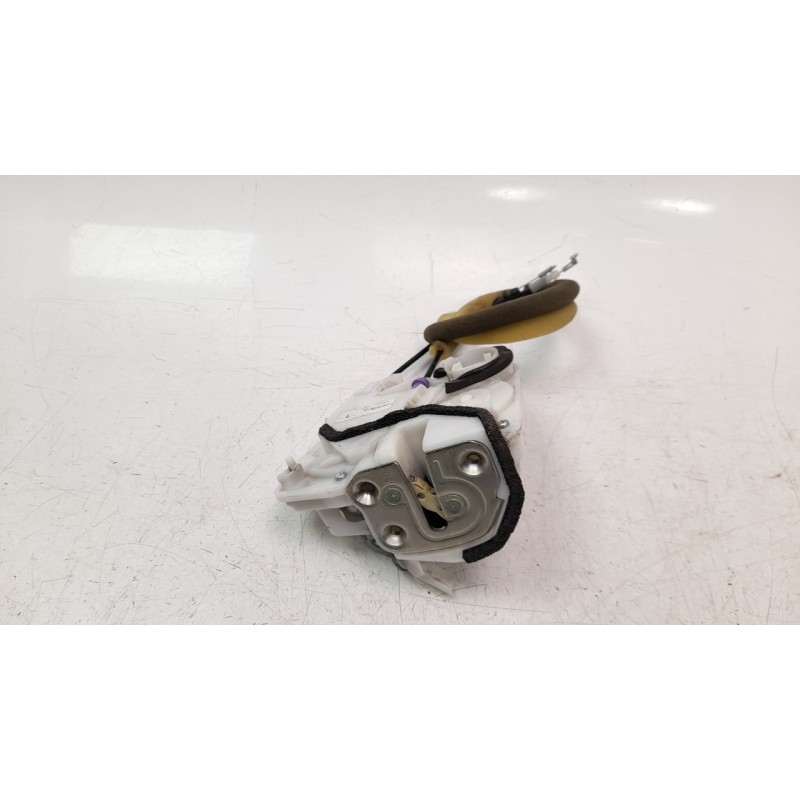 Recambio de cerradura puerta trasera derecha para mazda 3 lim. () 2.2 turbodiesel cat referencia OEM IAM BHN972310B  
