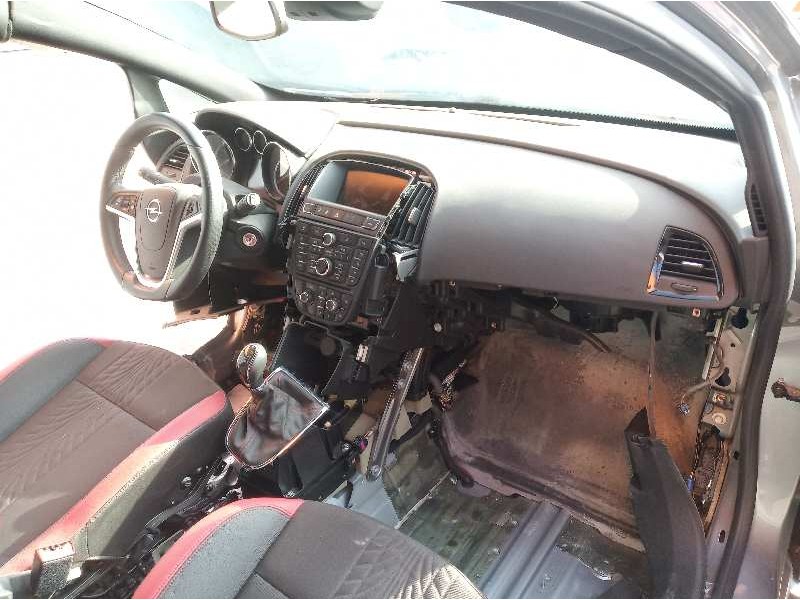 opel astra j gtc del año 2013