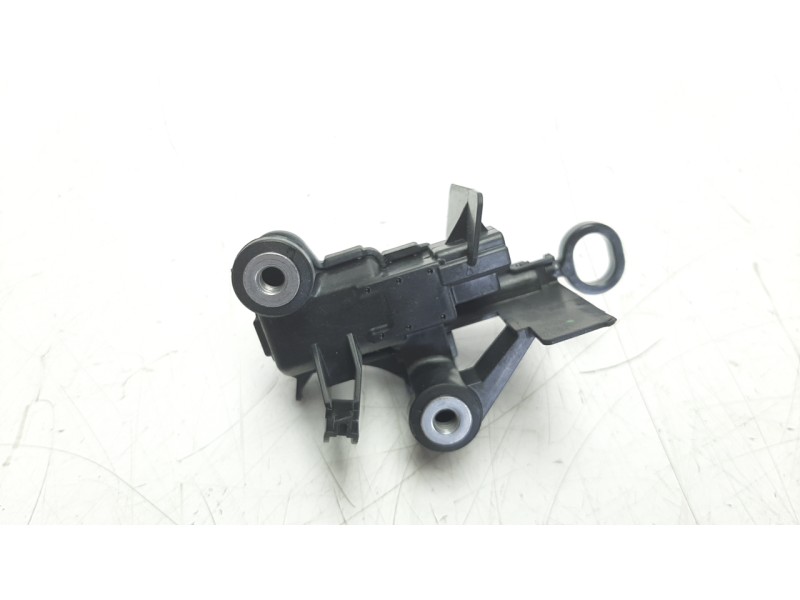 Recambio de tapa exterior combustible para toyota aygo 1.0 cat referencia OEM IAM 210619  
