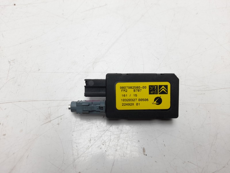 Recambio de antena para citroen c4 picasso referencia OEM IAM 9807982580  