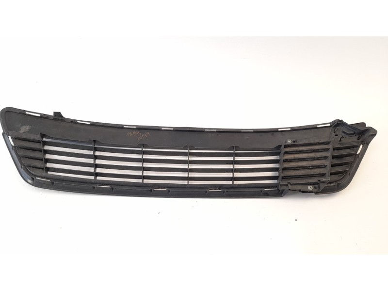 Recambio de rejilla delantera para toyota yaris active referencia OEM IAM 531120D210 108908206 