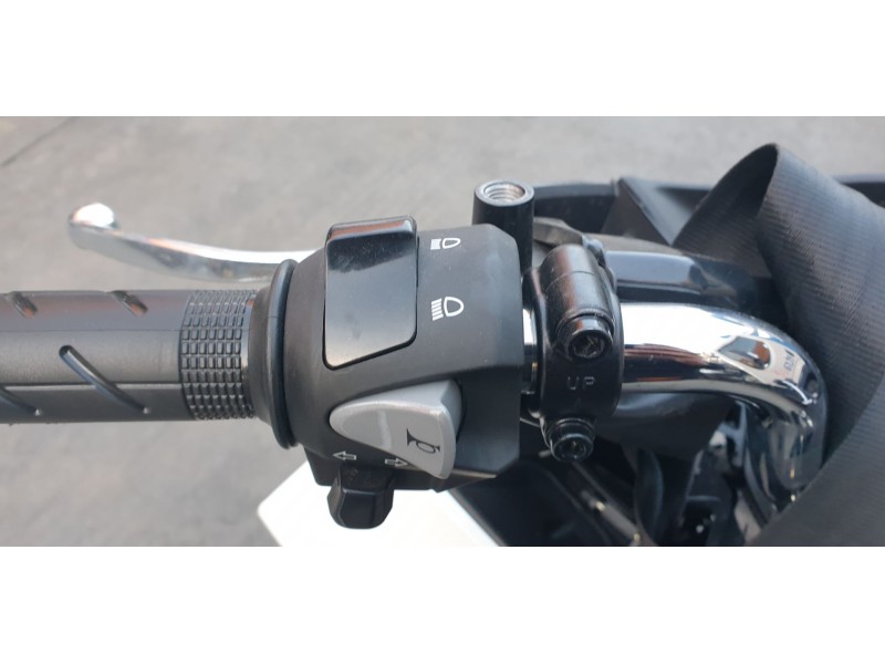 Recambio de piña luces izquierda para honda pcx 125 referencia OEM IAM 35200K1YD12  