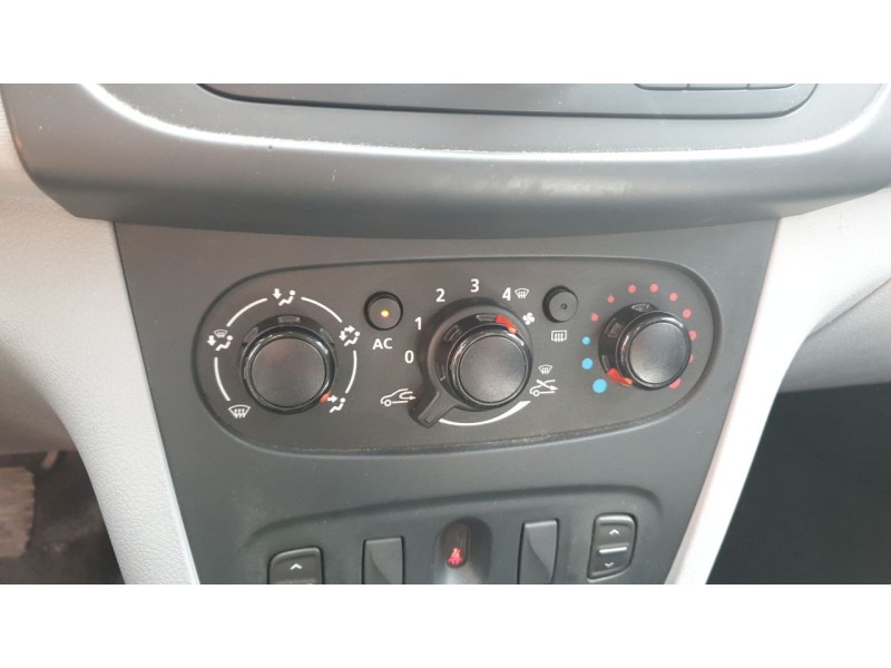 Recambio de mando calefaccion / aire acondicionado para dacia sandero basis referencia OEM IAM 275106111R  