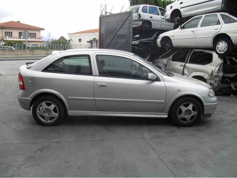 opel astra g berlina del año 2000