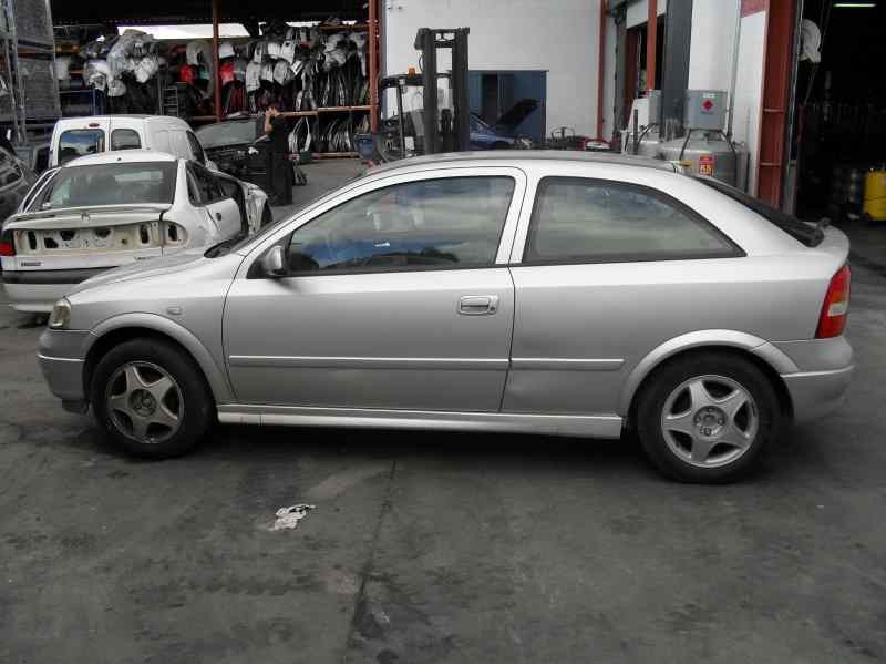 opel astra g berlina del año 2000