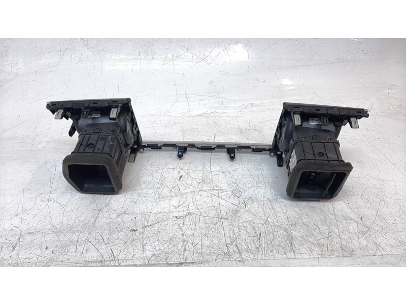 Recambio de aireador central para kia stonic (ybcuv) 1.0 tgdi cat referencia OEM IAM 84740H8AE0WLE  