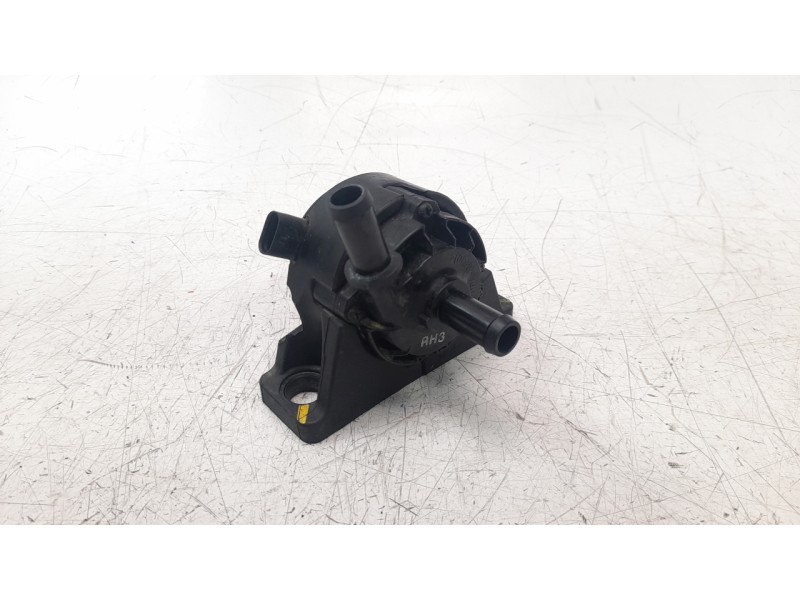 Recambio de bomba agua para ssangyong rexton limited 4x4 referencia OEM IAM 2151036020  