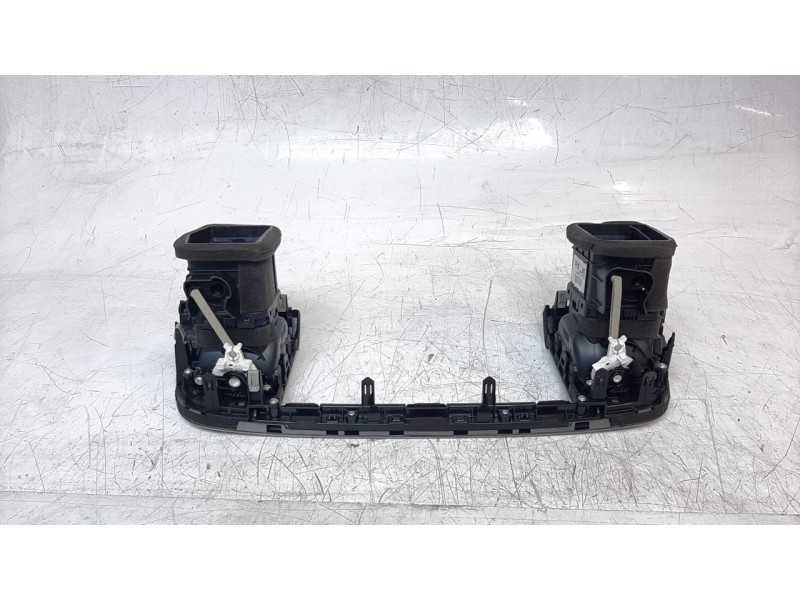 Recambio de aireador central para kia stonic (ybcuv) 1.0 tgdi cat referencia OEM IAM 84740H8AE0WLE  