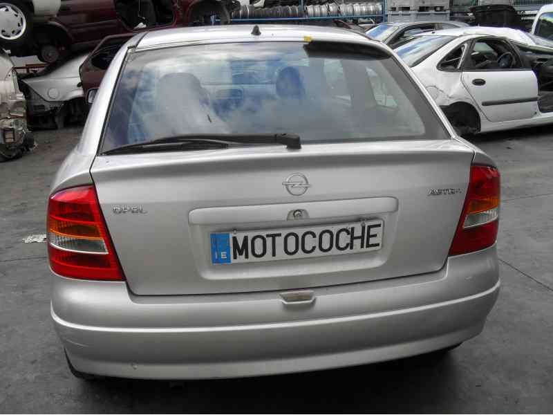 opel astra g berlina del año 2000