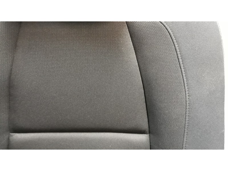 Recambio de asientos traseros para mazda 3 berlina (bp) referencia OEM IAM BDMC8820102  