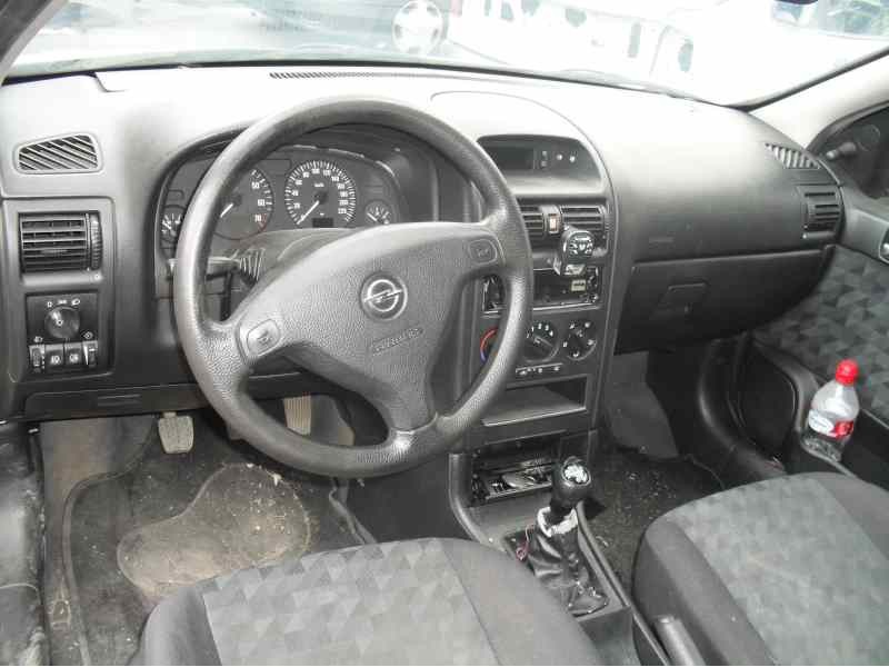 opel astra g berlina del año 2000