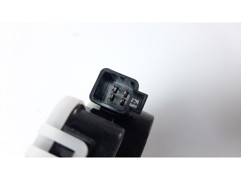 Recambio de cerradura maletero / porton para mazda 3 berlina (bp) referencia OEM IAM BDMT62310  