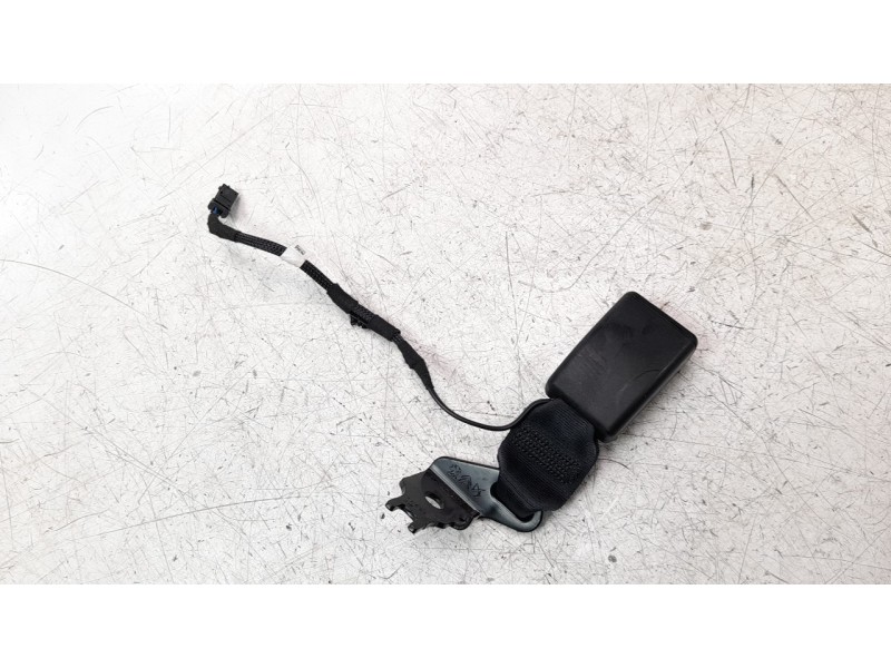 Recambio de enganche cinturon trasero izquierdo para peugeot 208 (p2) 1.2 puretech referencia OEM IAM 2640350300  