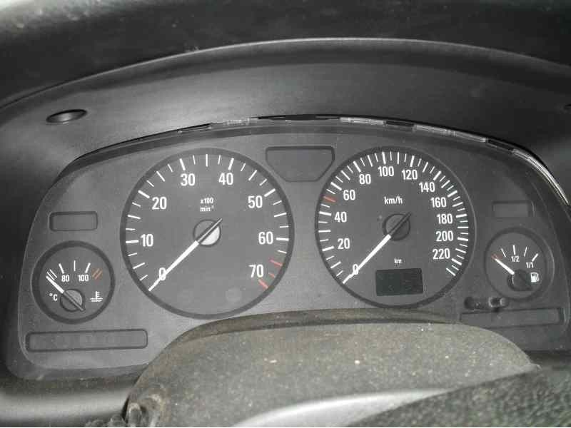 opel astra g berlina del año 2000