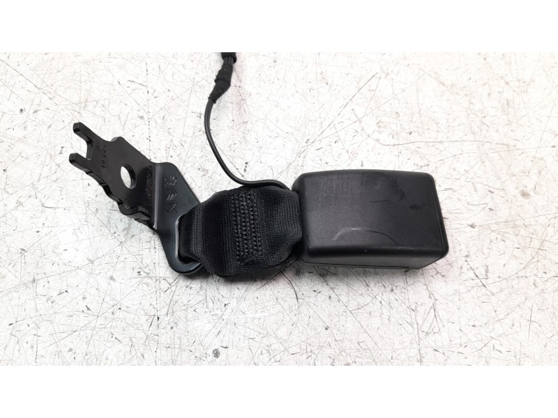 Recambio de enganche cinturon trasero izquierdo para peugeot 208 (p2) 1.2 puretech referencia OEM IAM 2640350300  