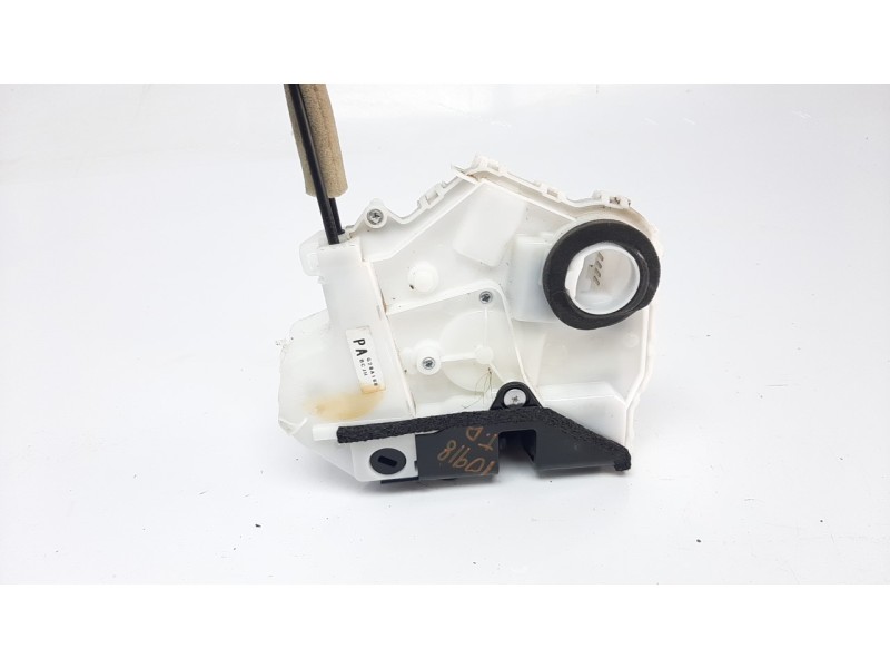 Recambio de cerradura puerta trasera derecha para mazda 3 berlina (bp) referencia OEM IAM BDMC72310B  