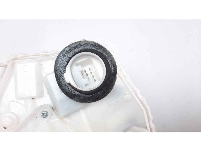 Recambio de cerradura puerta trasera derecha para mazda 3 berlina (bp) referencia OEM IAM BDMC72310B  