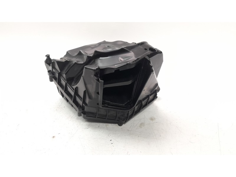 Recambio de filtro aire para volvo xc60 referencia OEM IAM 31474901  
