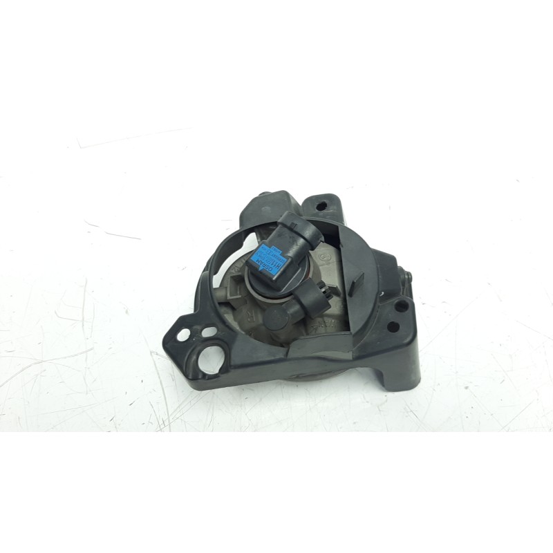 Recambio de faro antiniebla derecho para mazda 3 lim. () 2.2 turbodiesel cat referencia OEM IAM TK2151680A 108602703 MZ7024413