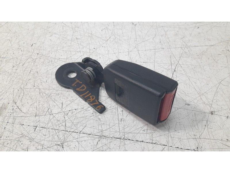 Recambio de enganche cinturon trasero derecho para renault laguna iii dynamique referencia OEM IAM 817333220002R  
