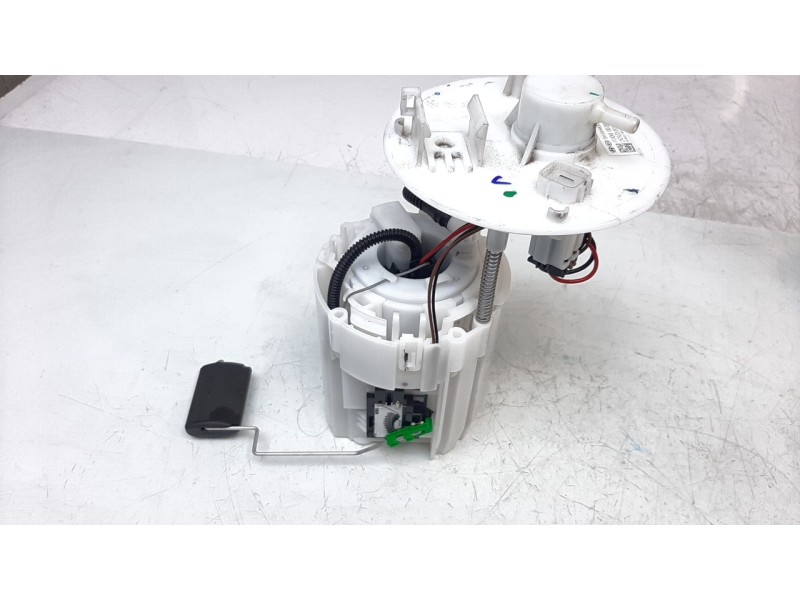 Recambio de bomba combustible para kia rio (yb) 1.2 cat referencia OEM IAM 31110H8300  