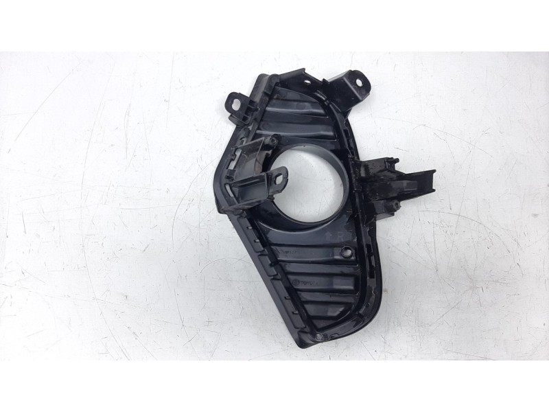 Recambio de rejilla paragolpes derecha para toyota rav4 hybrid 4x2 advance referencia OEM IAM 5212742190  