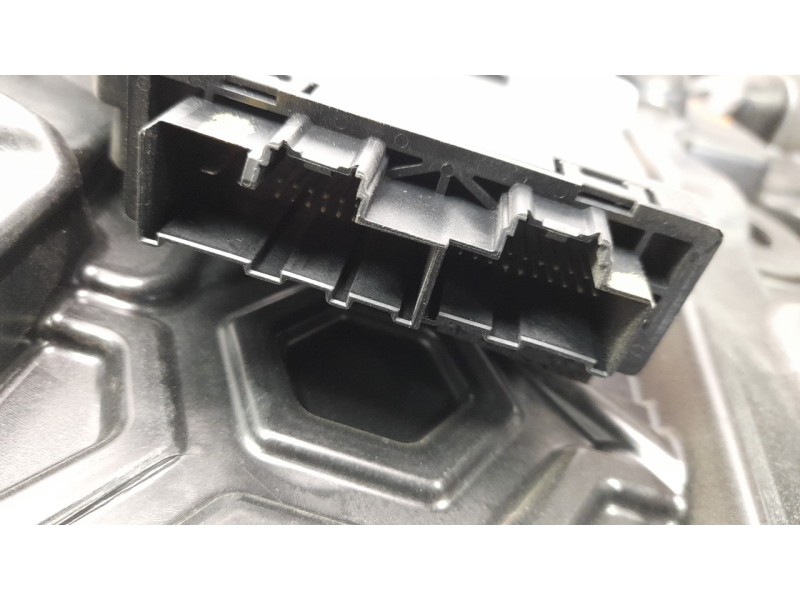Recambio de elevalunas delantero derecho para volvo xc 40 2.0 diesel cat referencia OEM IAM 31674757  