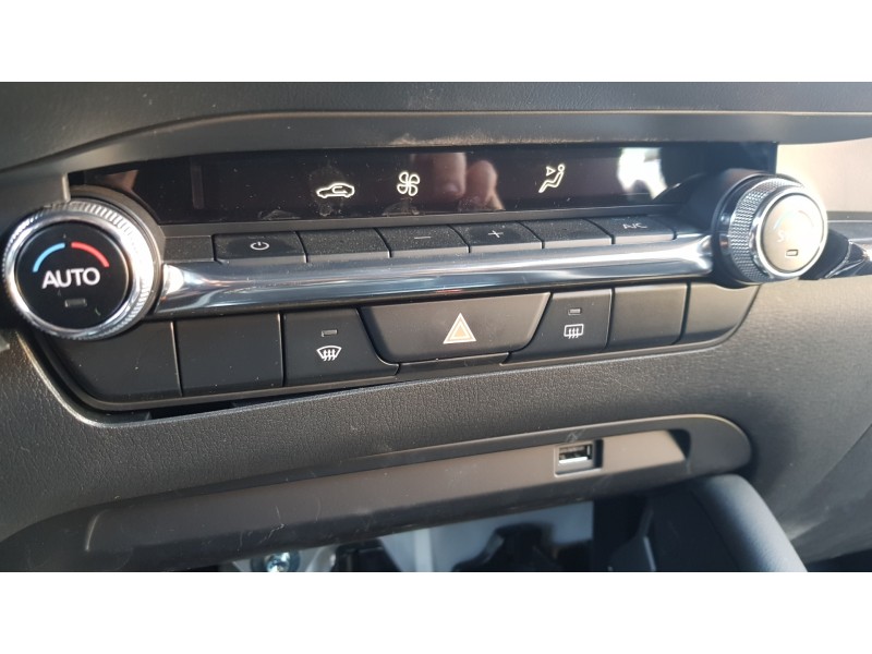 Recambio de mando climatizador para mazda 3 berlina (bp) referencia OEM IAM BDMC61190A A2C17448803 