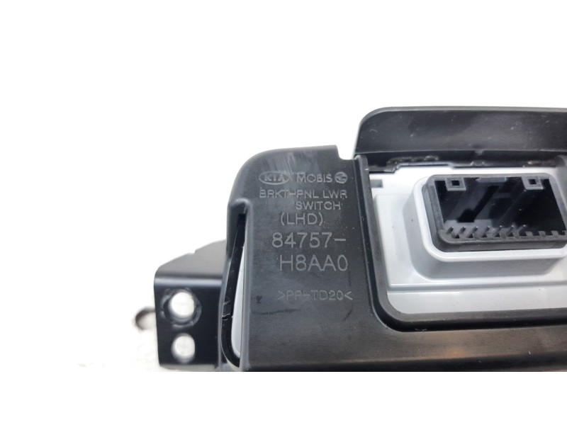 Recambio de mando multifuncion para kia stonic (ybcuv) 1.0 tgdi cat referencia OEM IAM 84757H8AA0  