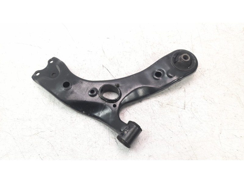 Recambio de brazo suspension inferior delantero derecho para toyota auris active referencia OEM IAM 480680F020  
