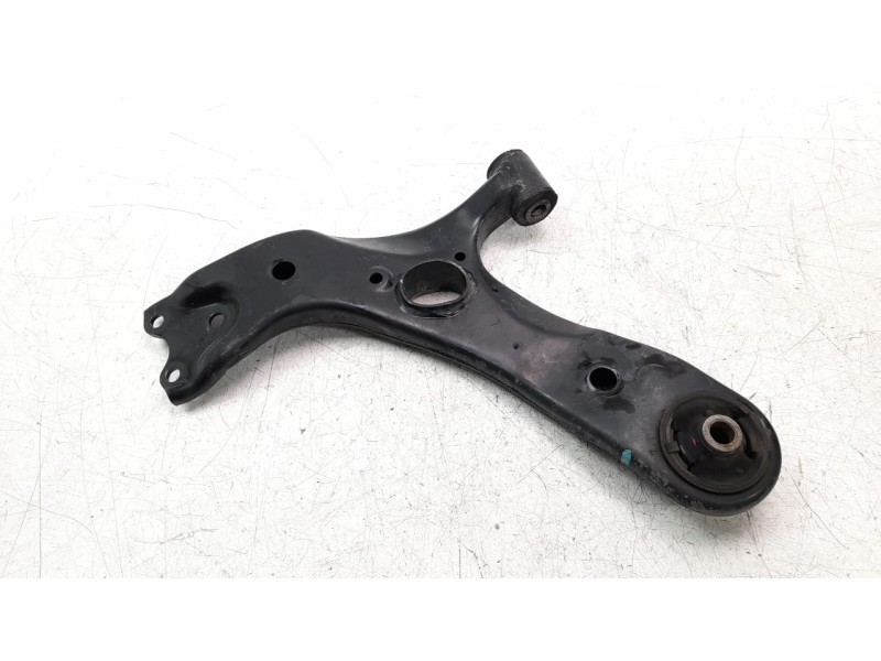 Recambio de brazo suspension inferior delantero izquierdo para toyota auris active referencia OEM IAM 4806902140  