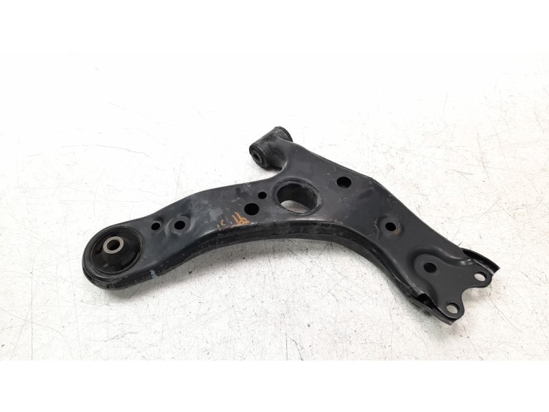 Recambio de brazo suspension inferior delantero izquierdo para toyota auris active referencia OEM IAM 4806902140  