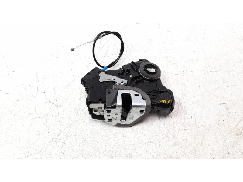 Recambio de cerradura puerta delantera derecha para toyota auris active referencia OEM IAM 6903005131  