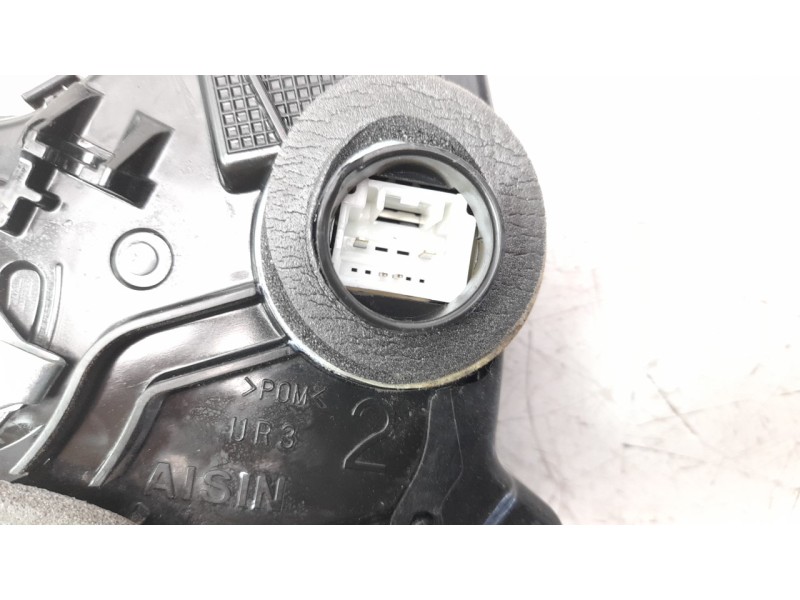 Recambio de cerradura puerta delantera derecha para toyota auris active referencia OEM IAM 6903005131  