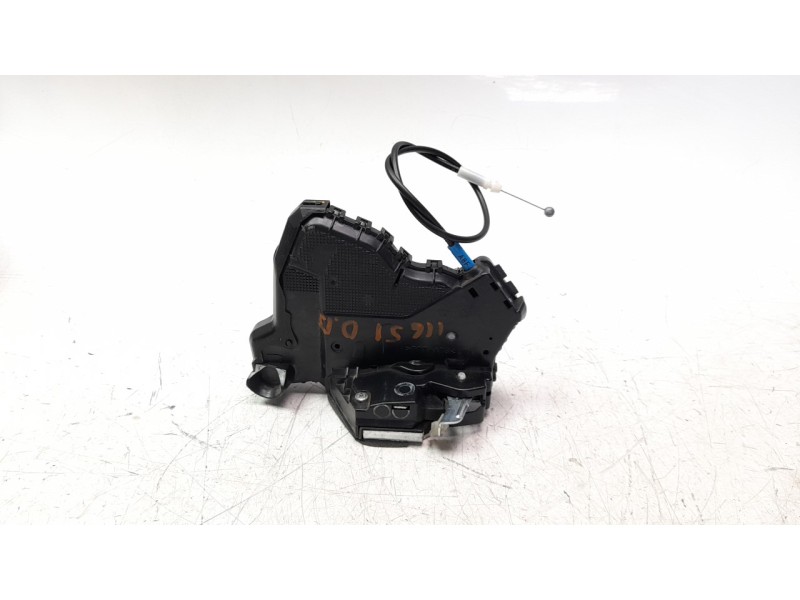 Recambio de cerradura puerta delantera derecha para toyota auris active referencia OEM IAM 6903005131  