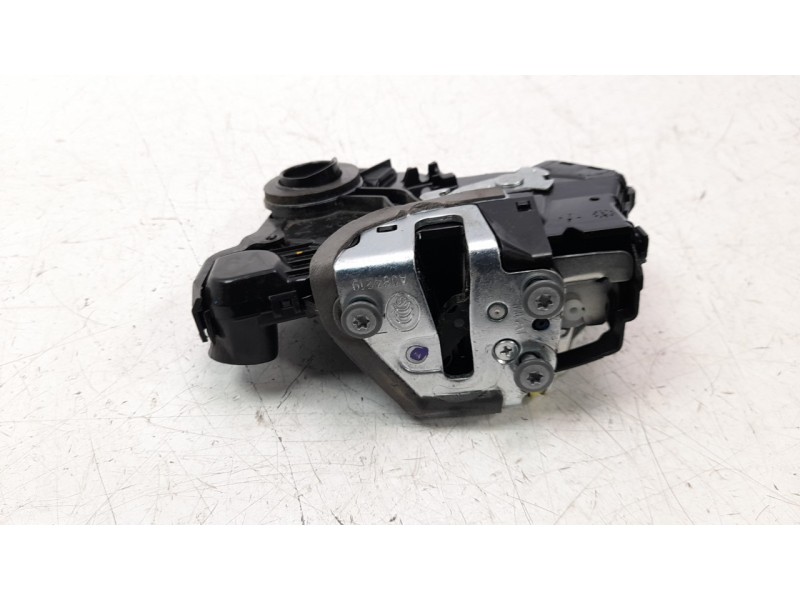 Recambio de cerradura puerta delantera izquierda para toyota auris active referencia OEM IAM 6904002211  