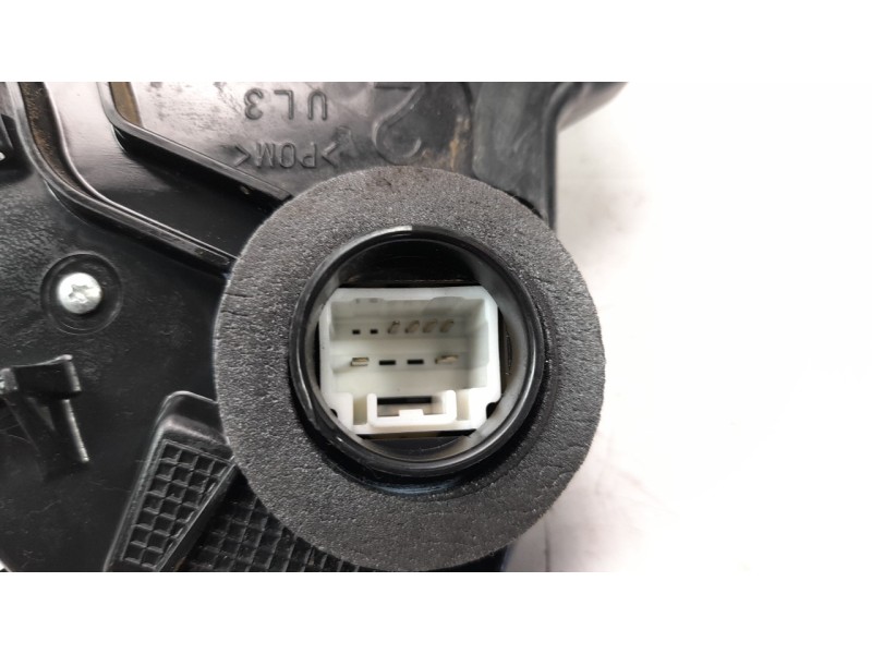 Recambio de cerradura puerta delantera izquierda para toyota auris active referencia OEM IAM 6904002211  