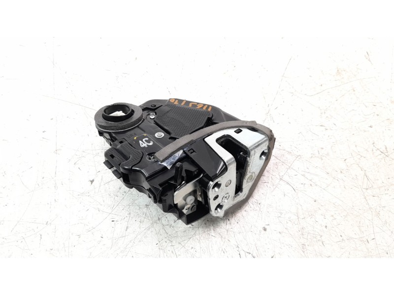 Recambio de cerradura puerta trasera derecha para toyota auris active referencia OEM IAM 6905005051  